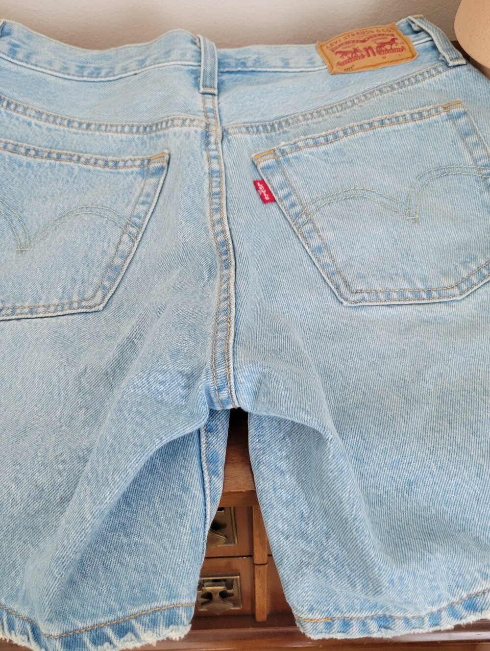 Levi's | 501 Original High-Rise Mid-Thigh Jean Shorts - Take Off (28) - Picture 4 of 7